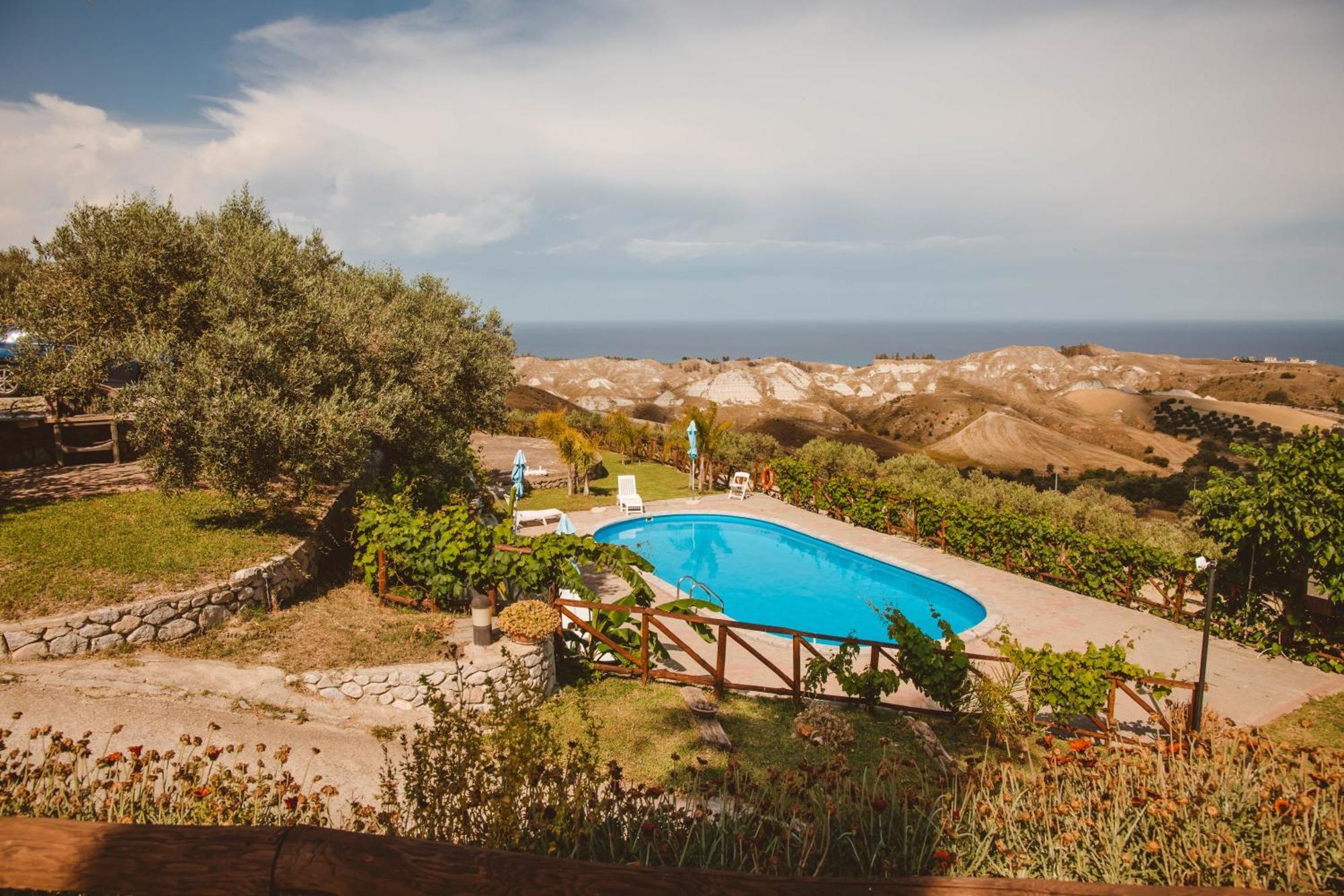 Calami - Villa Romeo - Private Apartments With Pool, Seaview & Olive Grove Santa Caterina Dello Ionio Marina Exterior photo
